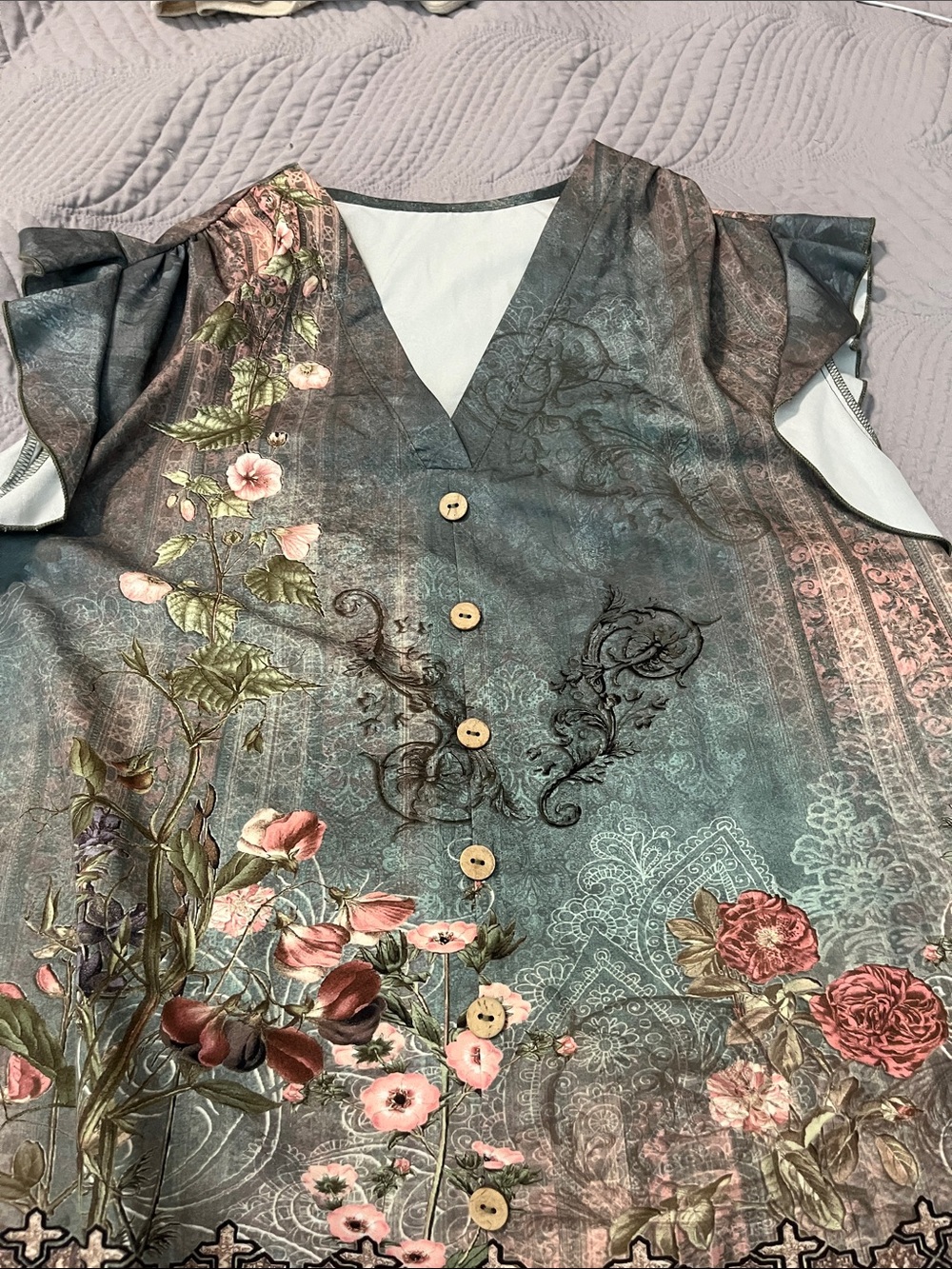 Flutter sleeve blouse
